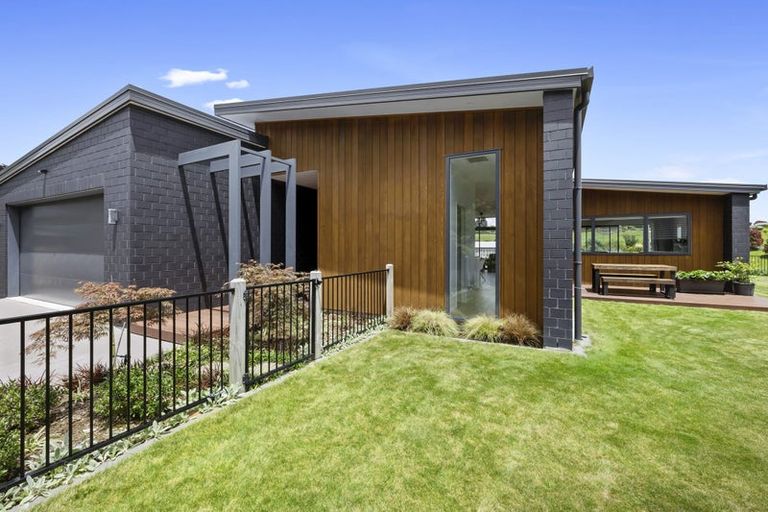 Photo of property in 7 Matau Lane, Ferndale, New Plymouth, 4310