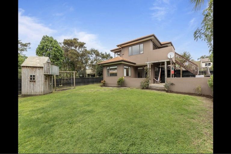 Photo of property in 16 Monkton Close, Greenhithe, Auckland, 0632