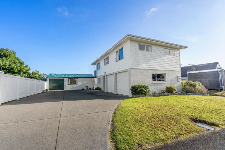 Photo of property in 19 Manaia View Road, One Tree Point, 0118