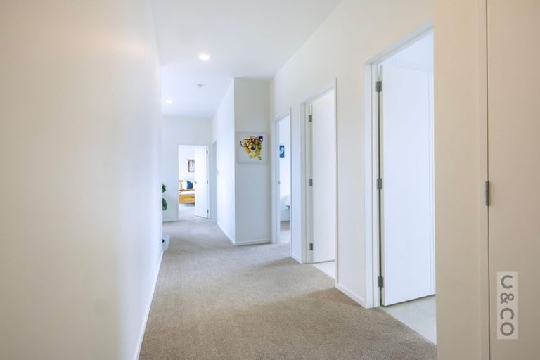 Photo of property in 16 Fruitlands Road, Kumeu, 0810