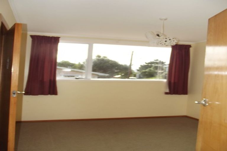 Photo of property in 3 Dunmail Way, Newlands, Wellington, 6037