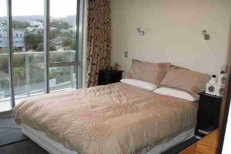 Photo of property in 52d Mandalay Terrace, Khandallah, Wellington, 6035