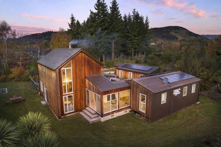 Photo of property in 2 Wineberry Lane, Wanaka, 9305