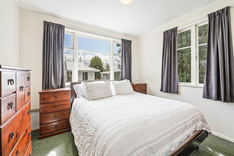 Photo of property in 59 Sylvan Crescent, Te Atatu South, Auckland, 0610