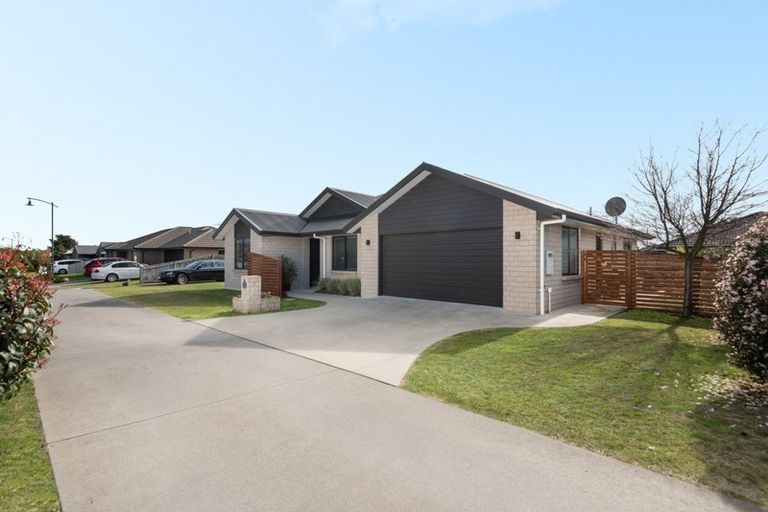 Photo of property in 17 Oakwood Way, Papamoa Beach, Papamoa, 3118