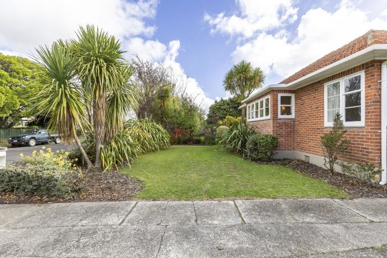 Photo of property in 54 Savage Crescent, West End, Palmerston North, 4412