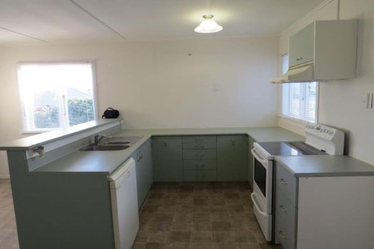 Photo of property in 15 Scott Street, Moturoa, New Plymouth, 4310