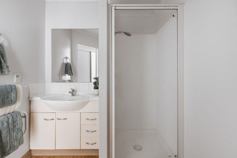 Photo of property in Paramount Apartments, 11/281 Maunganui Road, Mount Maunganui, 3116