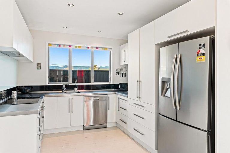 Photo of property in 9 Mahana Road, Paraparaumu Beach, Paraparaumu, 5032