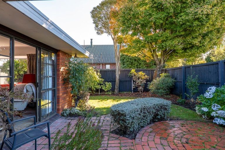 Photo of property in 2/84 Memorial Avenue, Ilam, Christchurch, 8053