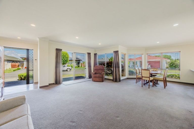 Photo of property in 22 Belgrove Place, Waipukurau, 4200