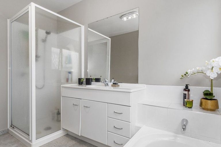 Photo of property in 14 Bell Common Close, Bethlehem, Tauranga, 3110