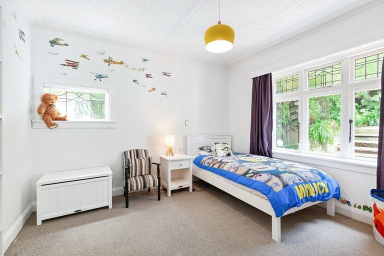 Photo of property in 33 Nevay Road, Miramar, Wellington, 6022