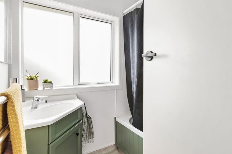 Photo of property in 96 Lyall Parade, Lyall Bay, Wellington, 6022