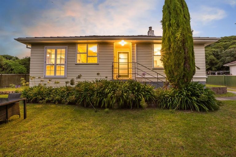 Photo of property in 36 Rangituhi Crescent, Takapuwahia, Porirua, 5022