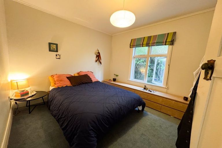 Photo of property in 1 Hungerford Road, Lyall Bay, Wellington, 6022