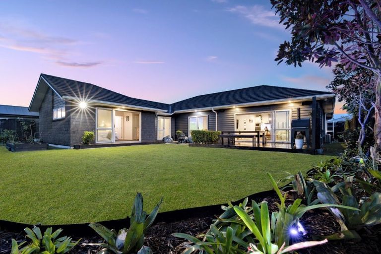 Photo of property in 36 Selliera Place, Papamoa Beach, Papamoa, 3118