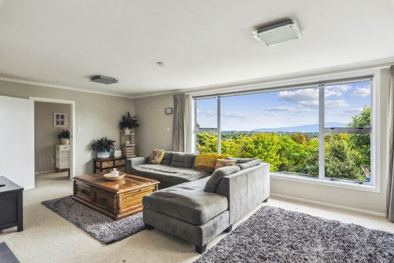 Photo of property in 51 Kakariki Grove, Waikanae, 5036