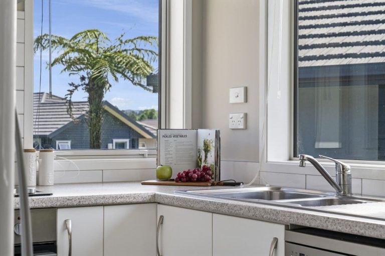 Photo of property in 37 Bridgewater Way, Pyes Pa, Tauranga, 3112