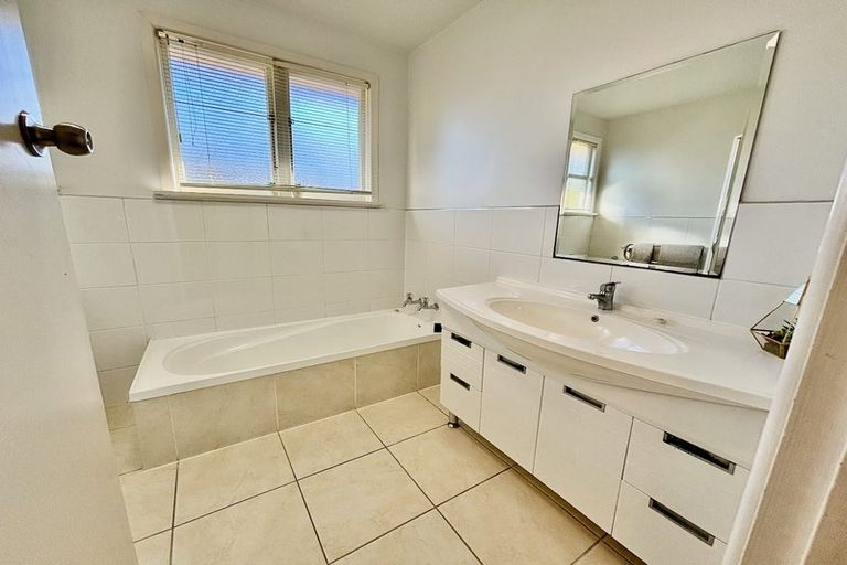 Photo of property in 1/14 Newbridge Place, Ilam, Christchurch, 8041