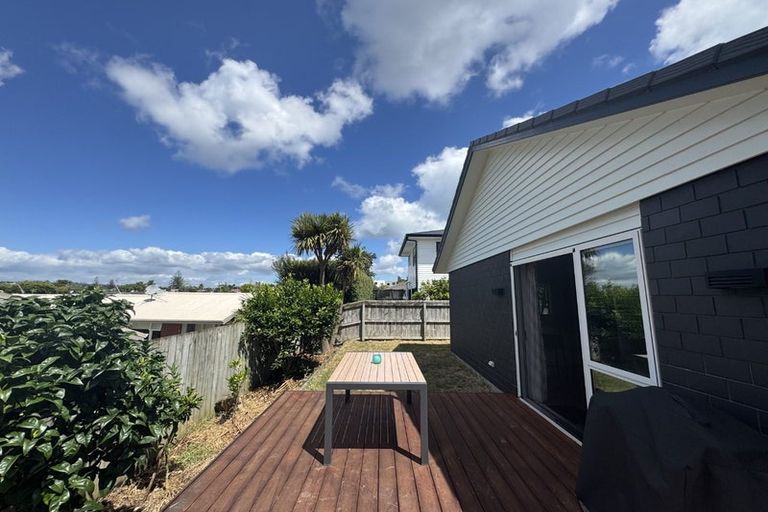 Photo of property in 18 Marie Costello Way, Beach Haven, Auckland, 0626