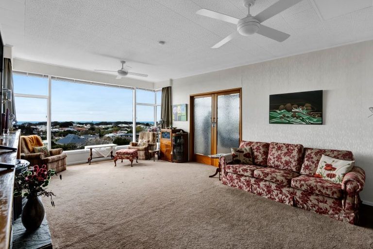 Photo of property in 335c Devon Street West, New Plymouth, 4310