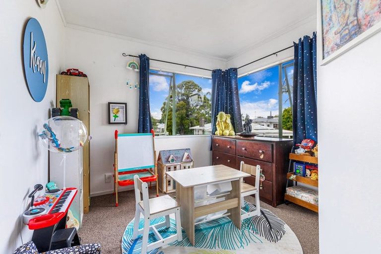 Photo of property in 1/28 Harrington Road, Henderson, Auckland, 0610