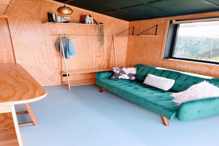 Photo of property in 61 Wade River Road, Stanmore Bay, Whangaparaoa, 0932