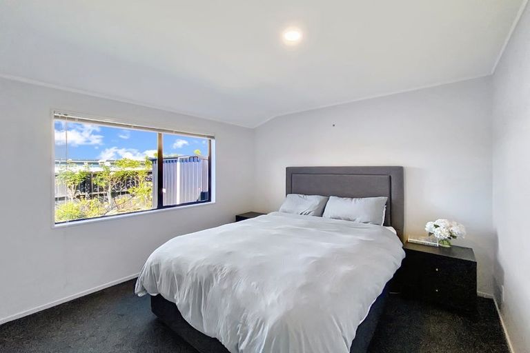 Photo of property in 19a Akoranga Drive, Northcote, Auckland, 0627