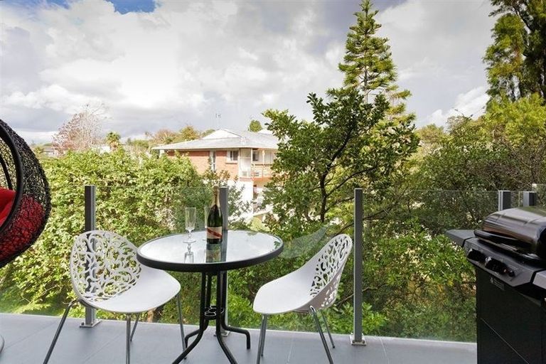 Photo of property in 2/7 Alston Avenue, Kelston, Auckland, 0602