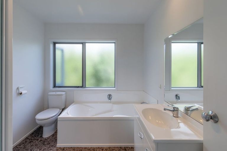 Photo of property in 18 Wai Matangi Place, Motuoapa, 3382