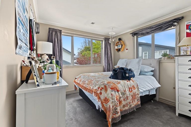 Photo of property in 38 Aikmans Road, Merivale, Christchurch, 8014