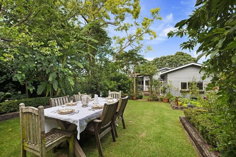 Photo of property in 15 Duders Avenue, Devonport, Auckland, 0624