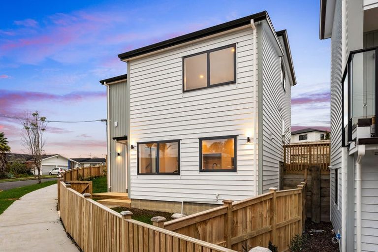 Photo of property in 13b Windermere Crescent, Blockhouse Bay, Auckland, 0600