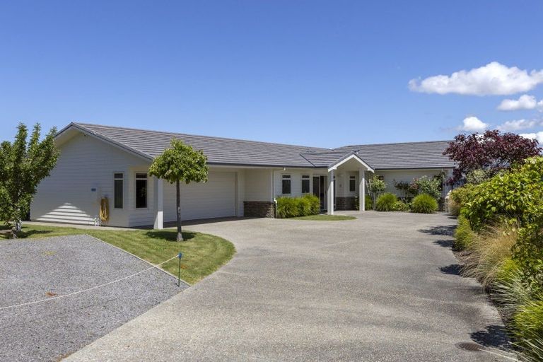 Photo of property in 5 Pukenamu Road, Rainbow Point, Taupo, 3330