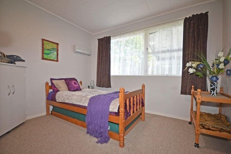 Photo of property in 9 Ballial Place, West Harbour, Auckland, 0618