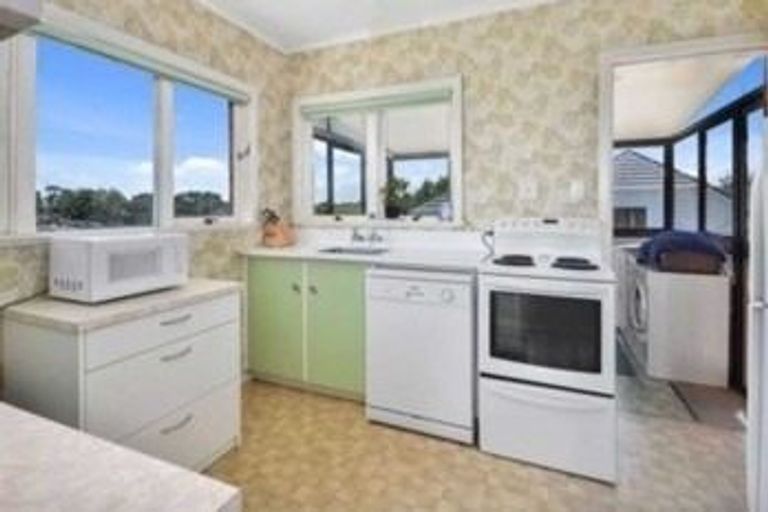 Photo of property in 5/174 East Coast Road, Forrest Hill, Auckland, 0620