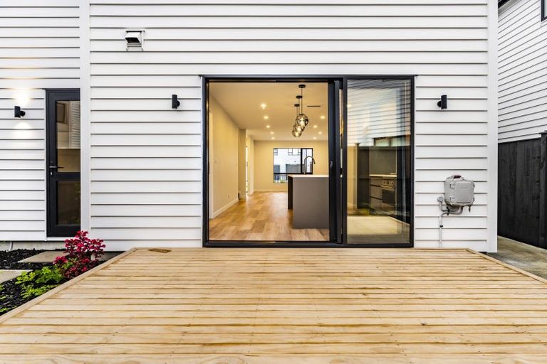 Photo of property in 10 Babos Avenue, Kumeu, 0810