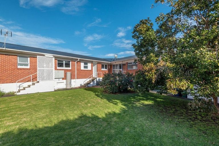 Photo of property in 3/19 Lake Pupuke Drive, Takapuna, Auckland, 0622
