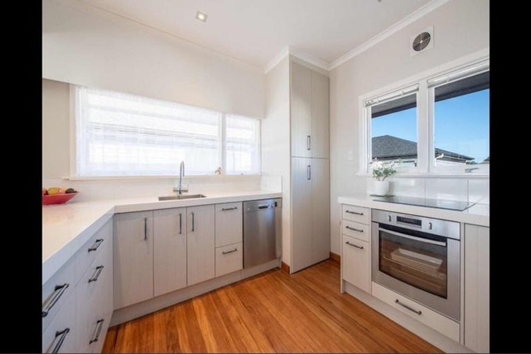 Photo of property in 4287 Great North Road, Glendene, Auckland, 0602