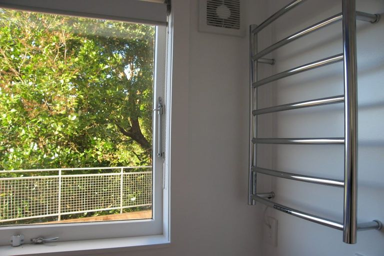 Photo of property in 69 Moana Road, Kelburn, Wellington, 6012