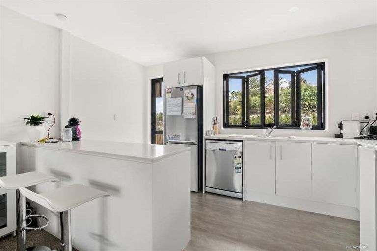 Photo of property in 3 Kanona Way, Albany Heights, Auckland, 0632