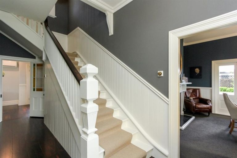 Photo of property in 28 Waiwaka Terrace, Strandon, New Plymouth, 4312