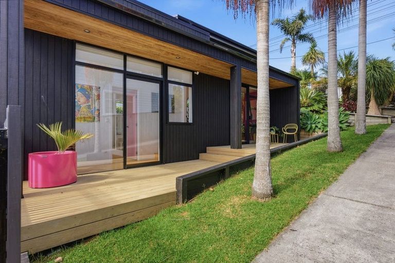 Photo of property in 37 Wairau Road, Oakura, 4314