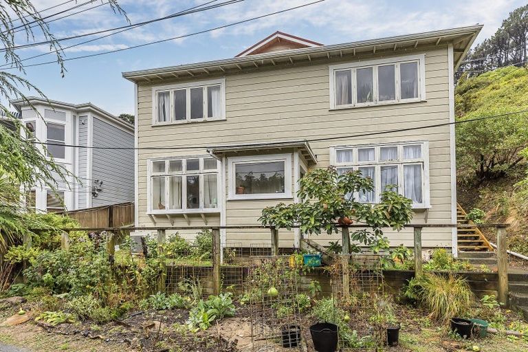Photo of property in 35 Lawrence Street, Newtown, Wellington, 6021