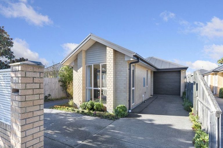 Photo of property in 3/34 Avonhead Road, Avonhead, Christchurch, 8042