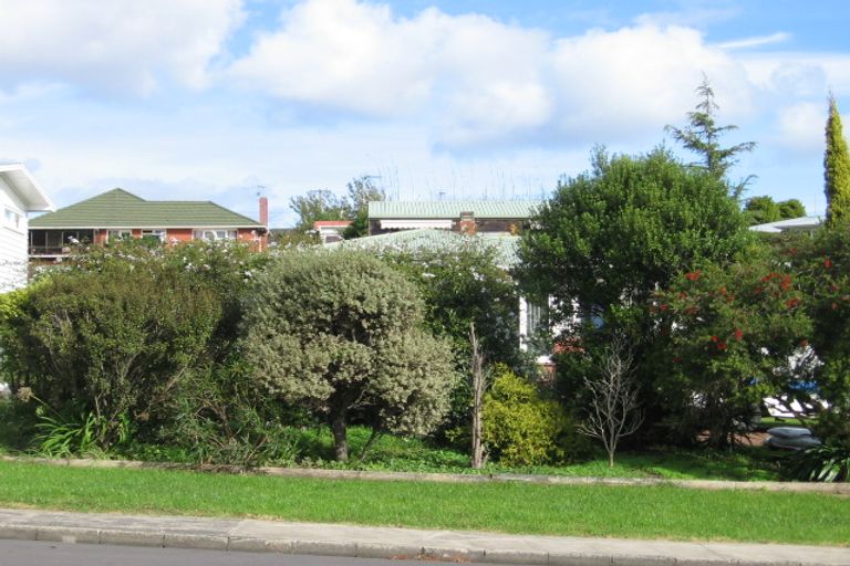 Photo of property in 10 Chapman Road, Te Atatu Peninsula, Auckland, 0610