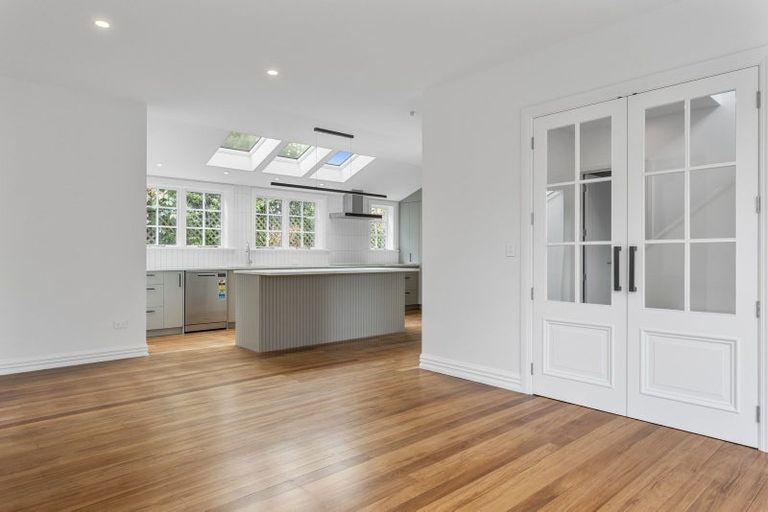 Photo of property in 65 Kotare Street, Fendalton, Christchurch, 8041