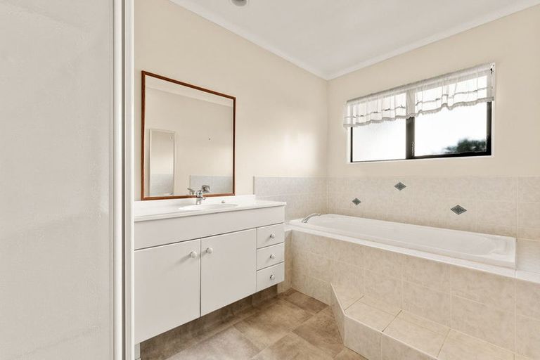 Photo of property in 1 Stableford Drive, Pyes Pa, Tauranga, 3112