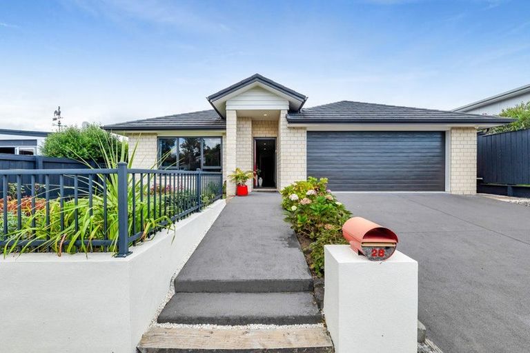 Photo of property in 28 Paynters Avenue, Strandon, New Plymouth, 4312